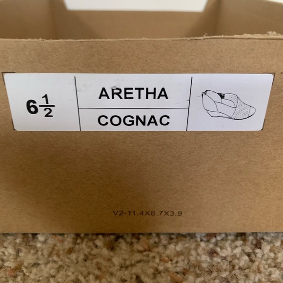 Journee Aretha Wedge Sandal - Womens Size 6.5 - Picture 8 of 9